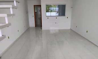 Imagem 4: Sobrado com fundo para área verde, passagem pela lateral e bom espaço de terreno