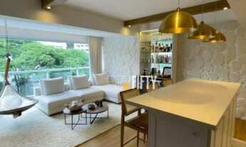 Imagem 2: Cobertura maravilhosa com muita qualidade e bom gosto nos acabamentos. Venda com porteira