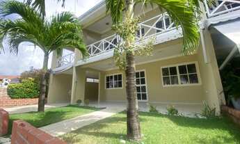 Imagem 2: Casa com 3 qts sendo 1 suíte, banheira, dce, piscina, salão de festa, playground, portaria