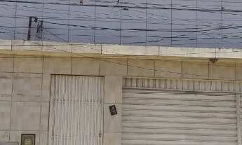 Imagem 2: Prédio comercial + 2 casas