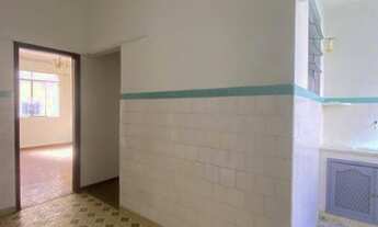 Imagem 6: Apartamento na Santo Antônio, com dois quartos, dependência de empregada, um lance de esca