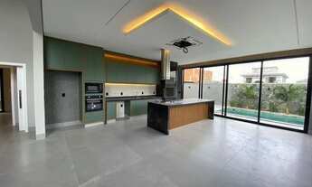 Imagem 4: Casa de condomínio para venda possui 318 metros quadrados com 4 quartos