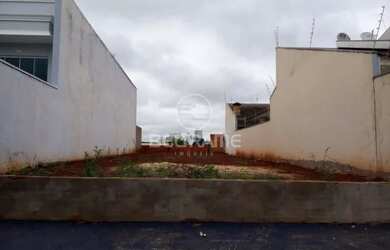 Imagem 2: OPORTUNIDADE!! TERRENO RESIDENCIAL DE 179m² SENDO 7,5 X 23,86. ATERRADO E NIVELADO, LOCAL
