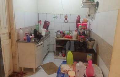 Imagem 2: Vende se uma casa na zona leste.na Árvores verdes próximo a caixa d'água