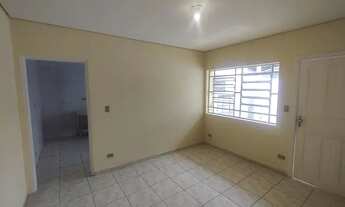 Imagem 6: Linda casa de fundos composto por 1 dormitório amplo, sala, cozinha, banheiro e quintal in