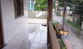 Imagem 5: Casa com 2 quartos + 2 kitnets anexa