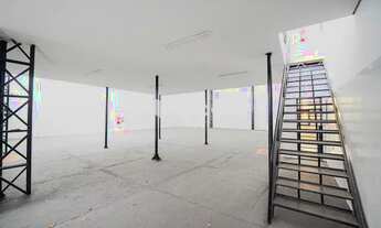 Imagem 6: Galpão de 490,20 m² para locação na Vila Pagano em Valinhos, 6 banheiros, com salas admini