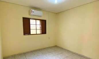 Imagem 4: Casa à venda no bairro Vila Curti com 3 quartos por R$240.000