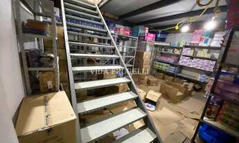 Imagem 4: Prédio comercial de 1.260m² de área construída, com 3 andares e 6 vagas de garagem. Santan