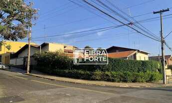 Imagem 2: Linda casa térrea com 435 metros, piscina e churrasqueira no bairro de Santa Barbara , reg