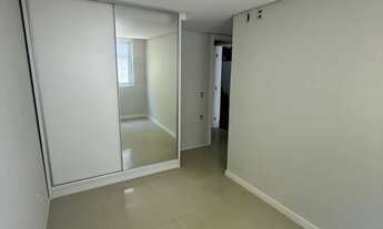 Imagem 5: Casa Maravilhosa Com energia solar em Vilas do Atlântico. Uma rua atrás da praia