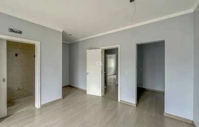 Imagem 5: Casa Sobrado no Bairro Moinhos de Vento com 3 dormitórios, suíte, closet, suíte americana