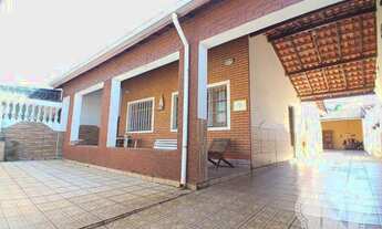 Imagem: Casa com edícula e amplo quintal à venda