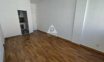 Imagem 3: Em Botafogo, apartamento à venda, com 2 quartos, dependências completas e vaga na escritur