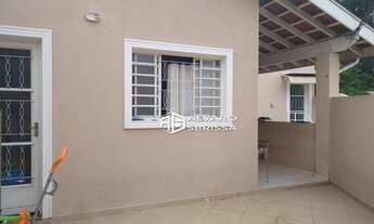 Imagem: Casa com 6 quartos sendo 2 na casa principal