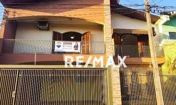 Imagem: Sobrado com 4 quartos ao lado do centro