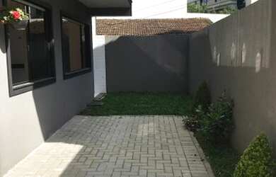 Imagem 5: Bélissimo sobrado com132 m2 com 3 quartos e 2 suites a 200M do São Lourenço Curitiba/Pr