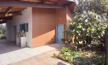 Imagem: Casa com amplo quintal à venda perto da