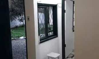 Imagem 5: ALUGO casa de fundos