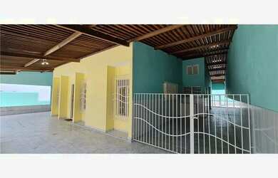 Imagem 2: Casa perto da Praça do Disco Voador 3 quartos com suíte e chalé 282m² 4 vagas cobertas