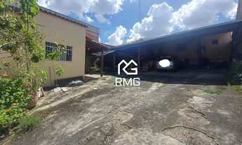 Imagem 2: Casa para venda tem 360 metros quadrados com 3 quartos em Jardim Guanabara - Belo Horizont