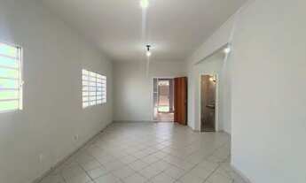 Imagem 2: CASA JARDIM COLONIAL | 4 QUARTOS | 1 SUÍTE | 1 SALA