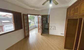 Imagem 7: Casa para aluguel tem 220 metros quadrados com 5 quartos