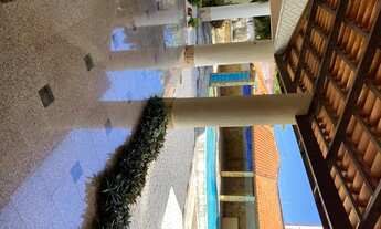 Imagem 4: Casa Duplex para venda possui 500 metros quadrados com 5 quartos com 2 lotes