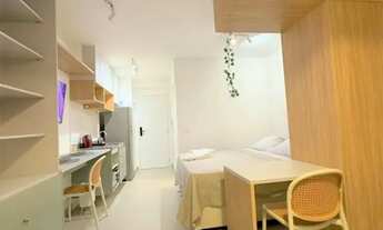 Imagem 2: Studio de 1 quarto, mobiliado, com varanda, linda vista e ótima estrutura no prédio. Perto