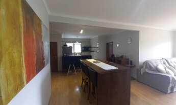Imagem 2: Apartamento amplo na área central, cozinha e banheiros mobiliado, apto todo reformado.. R
