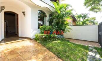 Imagem 2: Bela residência para venda na Vila Romana! 4 dormitórios, sendo 3 suítes, 4 vagas e amplo