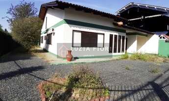 Imagem 2: Casa plana à venda no bairro Glória, Joinville/SC. Casa averbada de esquina com frente par