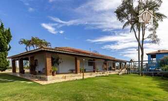 Imagem 6: Linda chácara com 3 dormitórios, piscina, área gourmet, salão de jogos, playground, à vend