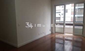 Imagem 5: Apartamento com sala, dois quartos, sacada, dependência completa e vaga