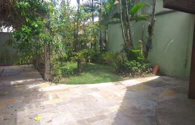 Imagem 3: Casa de condomínio para aluguel e venda possui 360 metros quadrados com 4 quartos