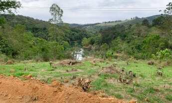 Imagem 4: Terreno com ruas cascalhada