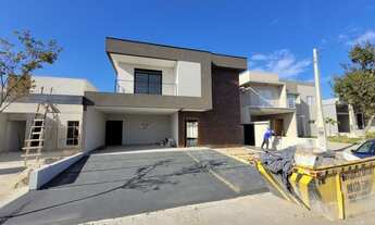 Imagem: Sobrado com 4 dormitórios, 1 com suíte