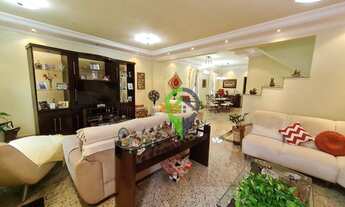 Imagem: Casa sobreposta alta com piscina, churrasqueira