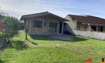 Imagem 2: Grande oportunidade. Casa de madeira, em ótima localização