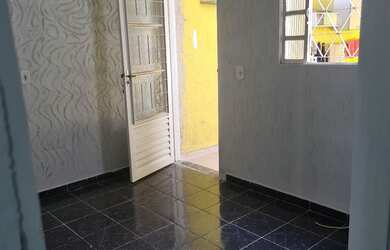 Imagem 2: Aluga-se casa de fundos na QNL