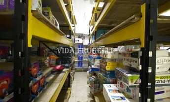 Imagem 6: Prédio comercial de 1.260m² de área construída, com 3 andares e 6 vagas de garagem. Santan