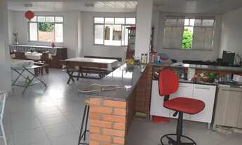 Imagem: Casa triplex com 5 quartos terraço em rua