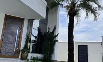 Imagem 4: Casa a venda de alto padrão com 3 dormitórios sendo todos suítes, Piscina e uma ótima área