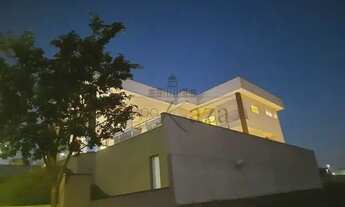 Imagem 4: Casa de condomínio para venda tem 705 metros quadrados com 5 quartos