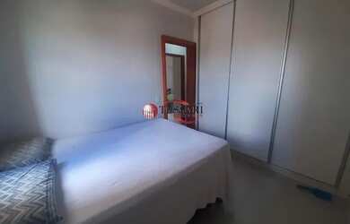 Imagem 6: Locação de apartamento de 3 dormitórios mobiliado, armários, sala 2 ambientes, sacada, 1 t