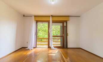 Imagem 2: Casa / 3 Dormitórios / 1 Suíte / 3 Vagas / Jardim Itu Sabará / Porto Alegre