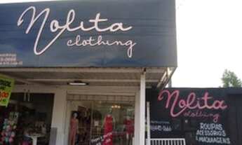 Imagem 4: Linda boutique com vitrine em vidro e com ar condicionado