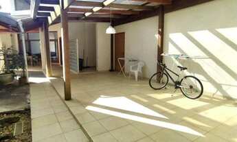 Imagem 4: Casa à venda de 450m², 4 suítes, área gourmet completa e piscina. Locação Também é uma opç