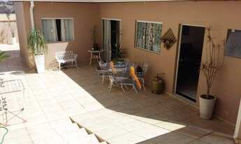 Imagem: Casa à Venda com 3 dormitórios sendo 1