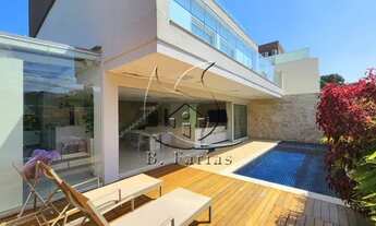 Imagem: Casa de condomínio pé na areia com 5 suítes